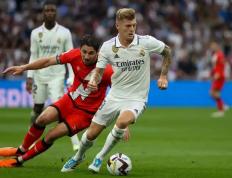 IM体育官方平台-塞维利亚在主场击败对手，豪取三分