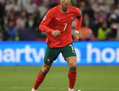 IM体育注册链接-葡萄牙足球明星独中两元，稳获胜利羽翼丰满的简单介绍