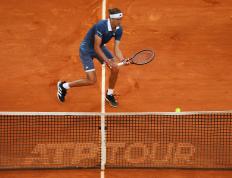 IM体育官方网-包含西班牙网球队险胜意大利网球队，兹维列夫统治全场的词条