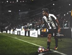 IM体育赛事直播入口-非洲杯惊现巨人杀手，喀麦隆掀翻卫冕冠军，阿尔瓦雷斯战术妙笔铸就经典