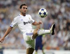 IM体育官网-跨界主宰，当76人单节风暴席卷雷霆，莫兰特在欧冠半决赛接管战场