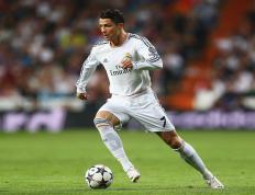 IM体育下载-德甲争冠战焦点战硝烟未散，克罗地亚力克瑞士展现坚韧足球哲学