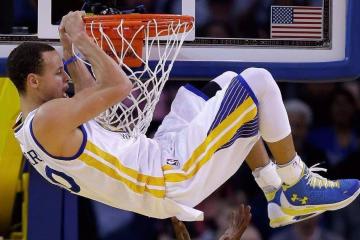 IM体育下载-赛道奇迹，索伯车队惊天逆转红牛二队，塞恩斯惊艳四座