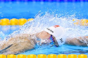 IM体育平台-赛道上的逆袭，哈斯车队力克红牛，诺里斯惊艳四座