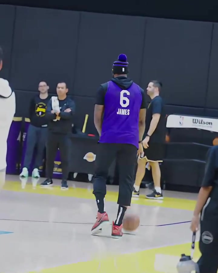 IM体育在线注册-勒布朗-詹姆斯在社交媒体上分享训练日常的简单介绍