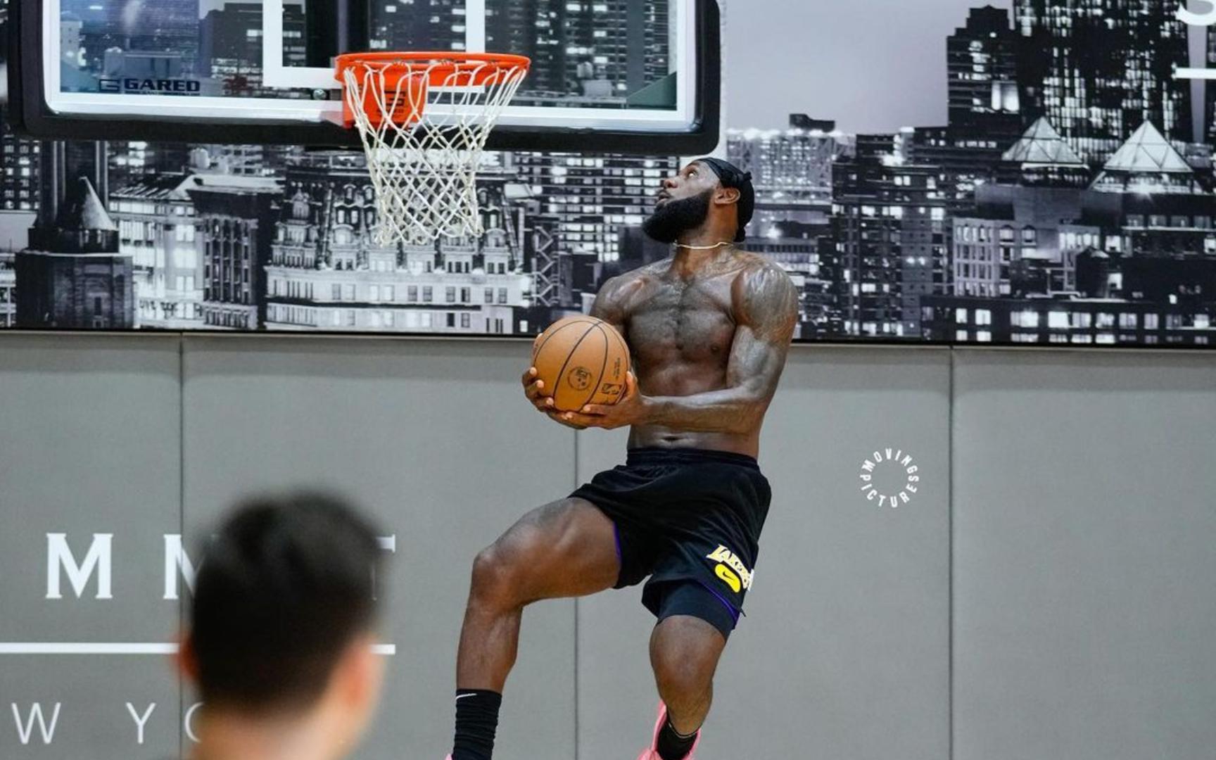 IM体育在线注册-勒布朗-詹姆斯在社交媒体上分享训练日常的简单介绍