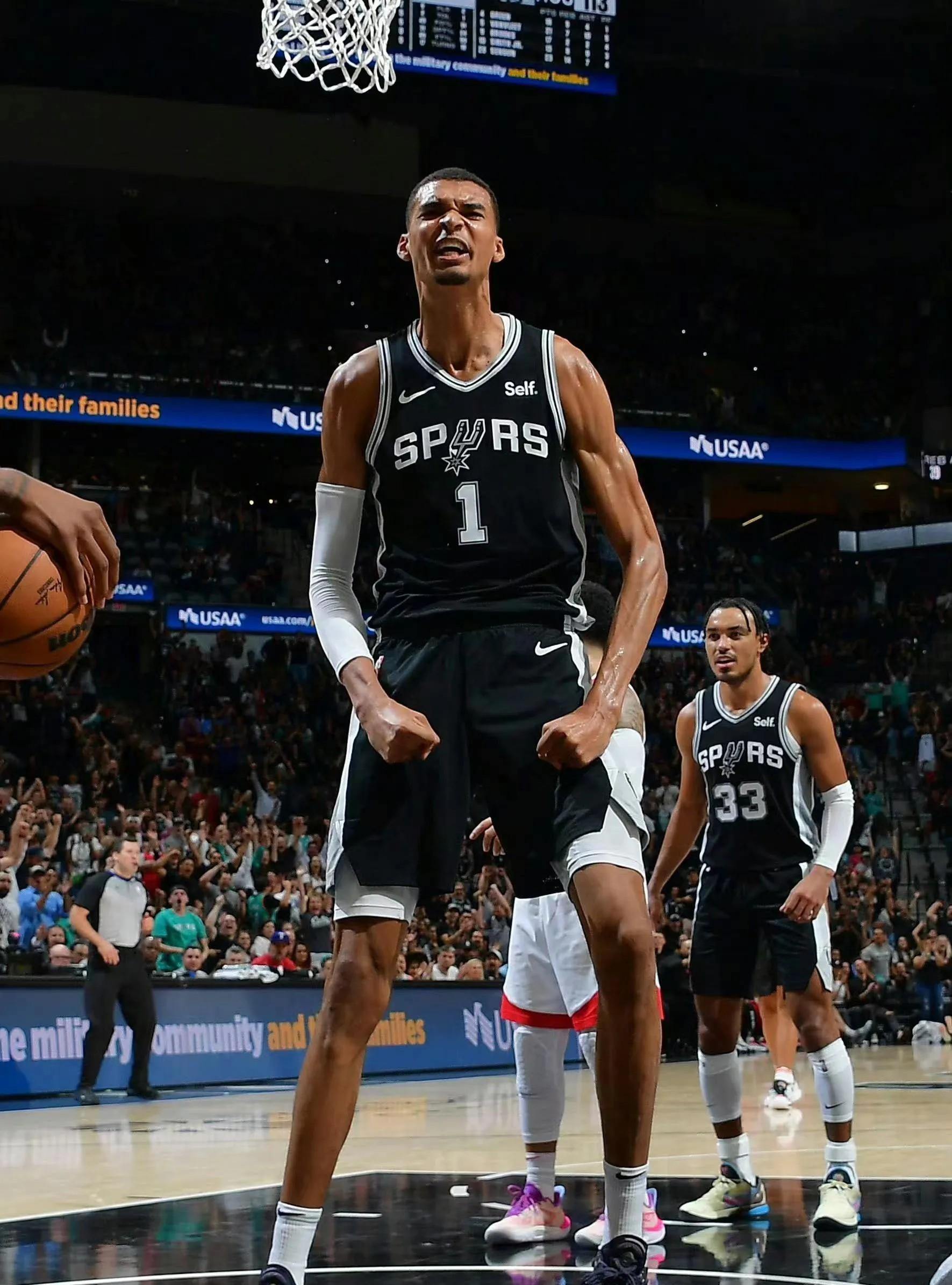 IM体育注册链接-马刺队后卫再砍+,助球队战胜尼克斯队的简单介绍