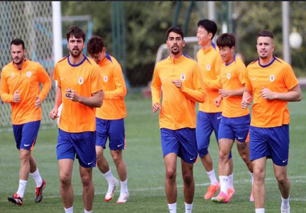 IM体育官网-西班牙联赛再掀转会热潮,球员频频换队的简单介绍