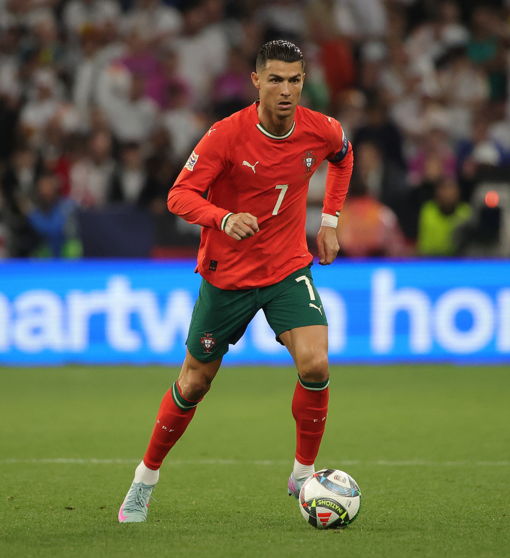 IM体育注册链接-葡萄牙足球明星独中两元，稳获胜利羽翼丰满的简单介绍