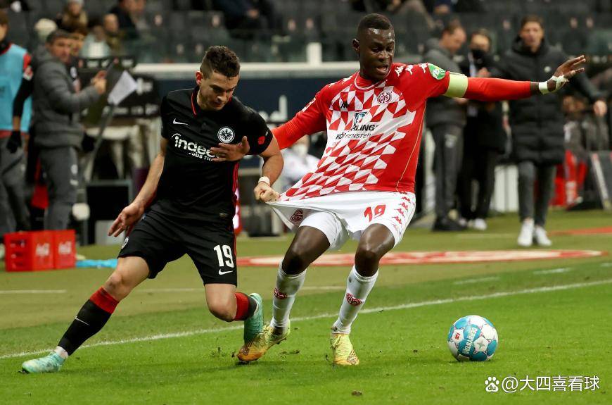 IM体育官方平台-法兰克福主场再度失利，球迷情绪起伏不定