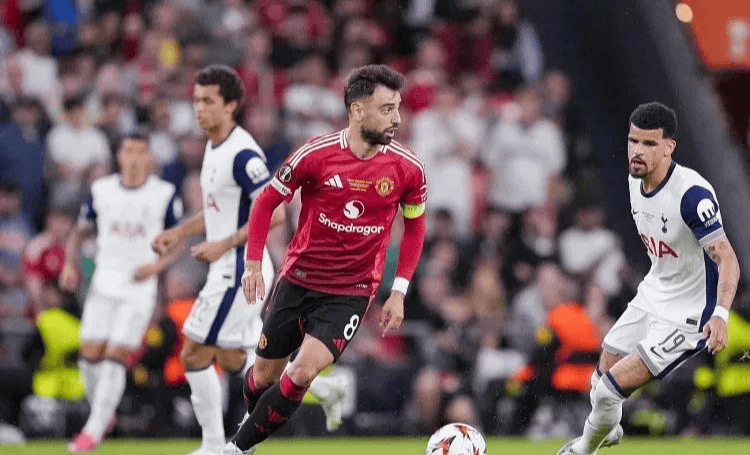 IM体育赛事直播入口-曼联遗憾失分，争冠形势严峻