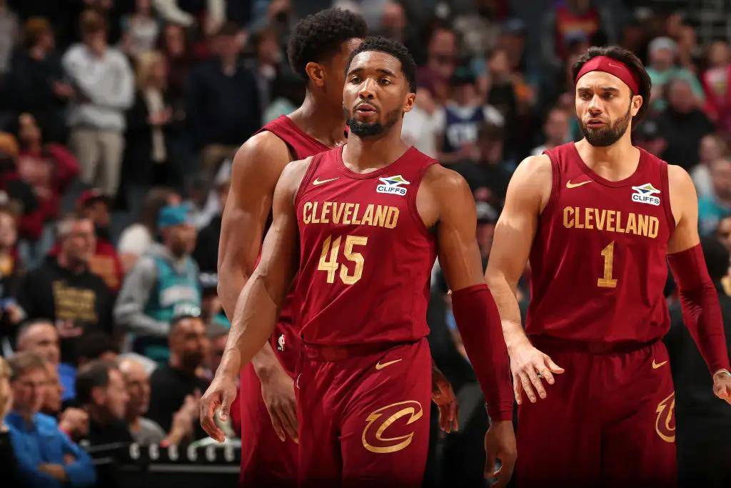 IM体育-猛龙险胜骑士，继续取得胜利