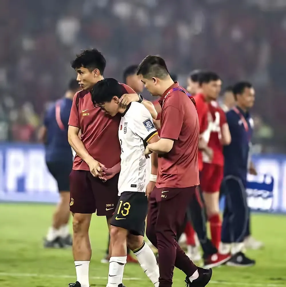 IM体育官网入口-包含队员表现出色,令对手望尘莫及的词条