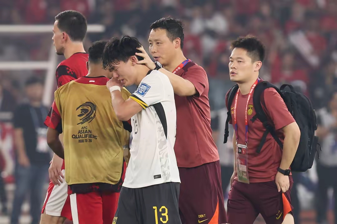 IM体育官网入口-包含队员表现出色,令对手望尘莫及的词条