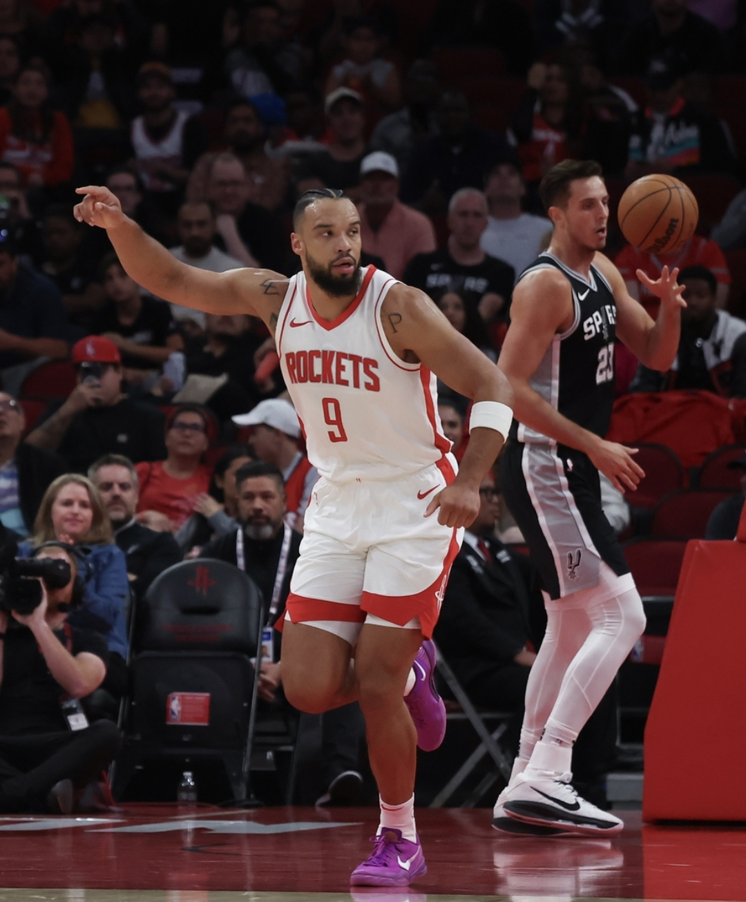 IM体育网页版登录入口-马刺爆冷火箭，拉文关键制胜