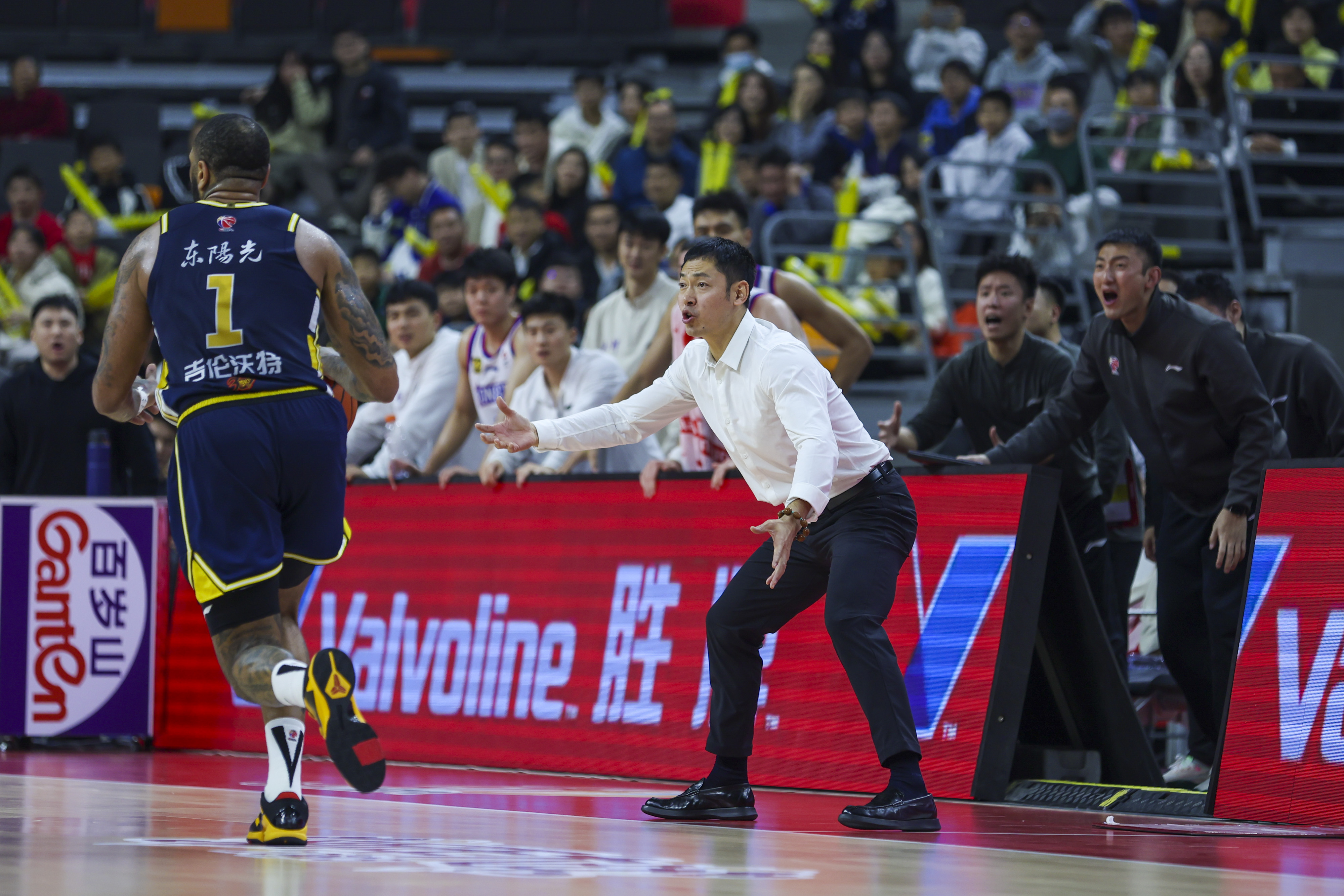 IM Sport-广东队完胜山西队，东契奇带队取胜