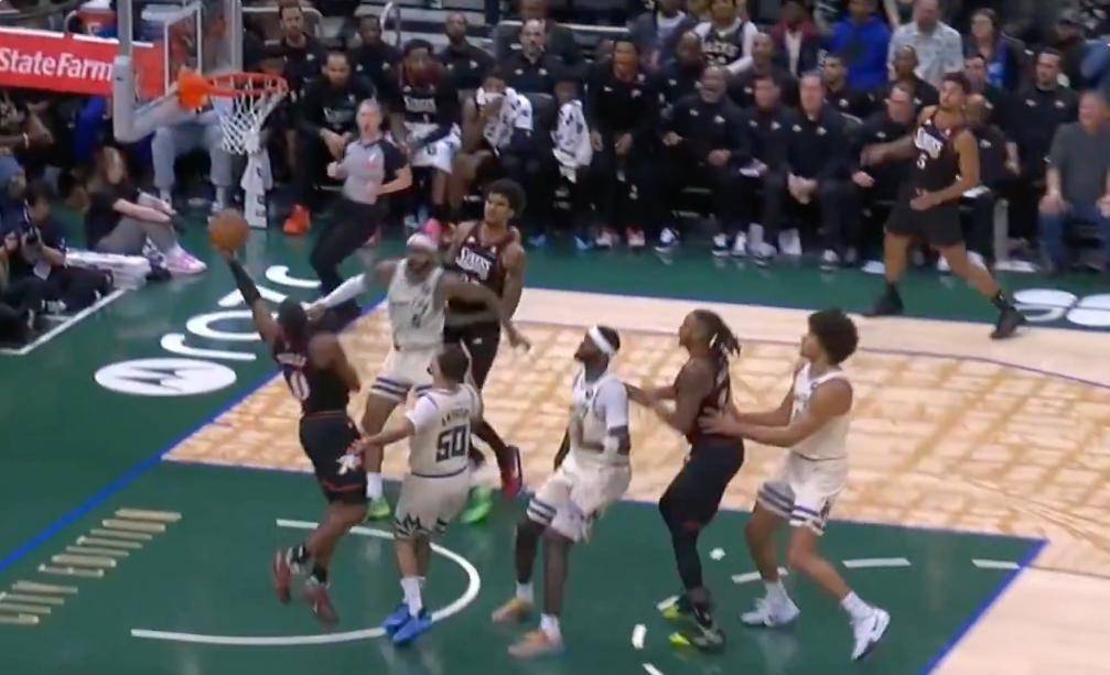 IM体育注册链接-雄鹿逆转江苏队,恩比德扛起全队