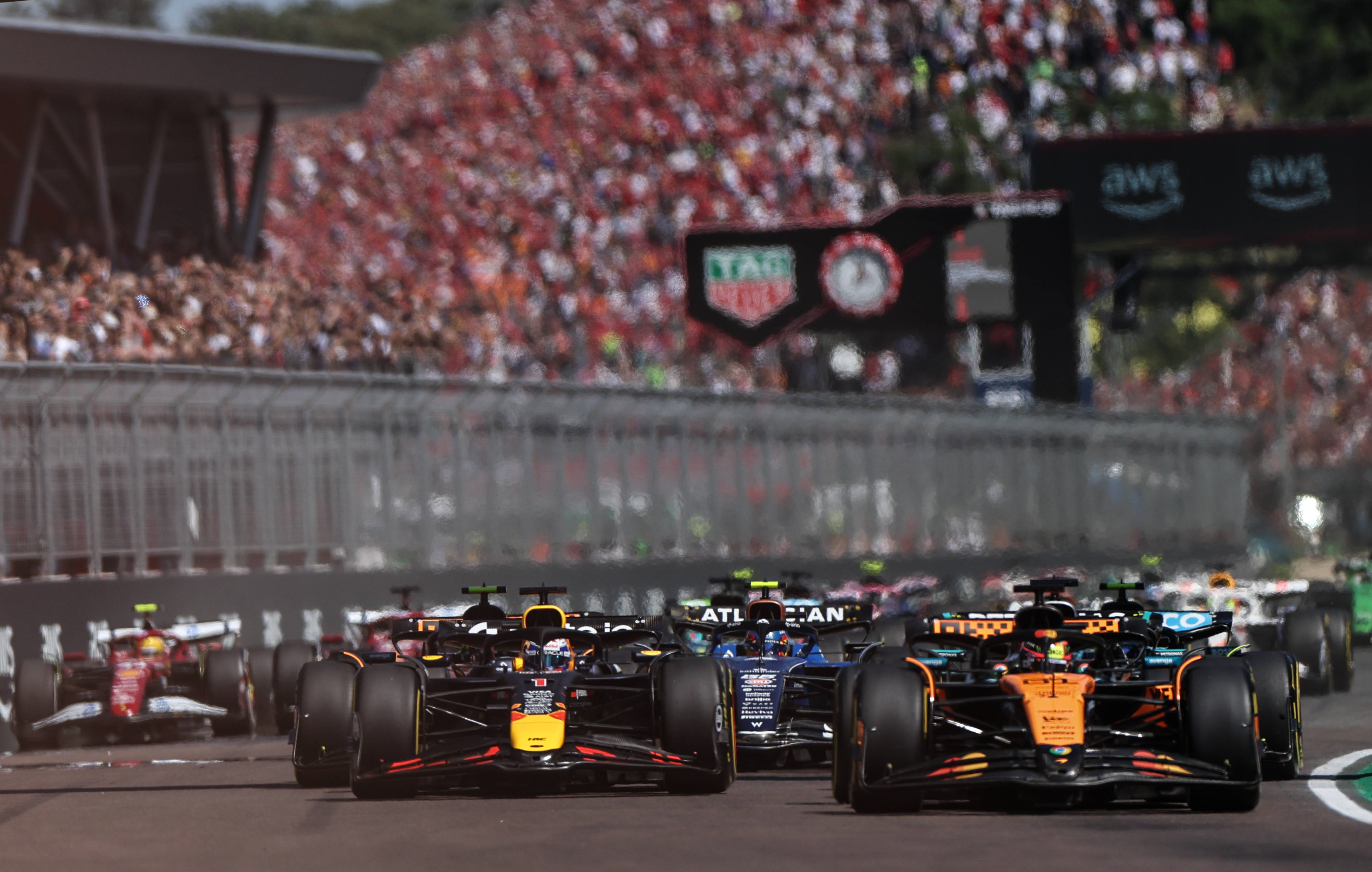 IM体育官方平台-关于哈斯车队完胜红牛车队，皮亚斯特里点燃赛场的信息