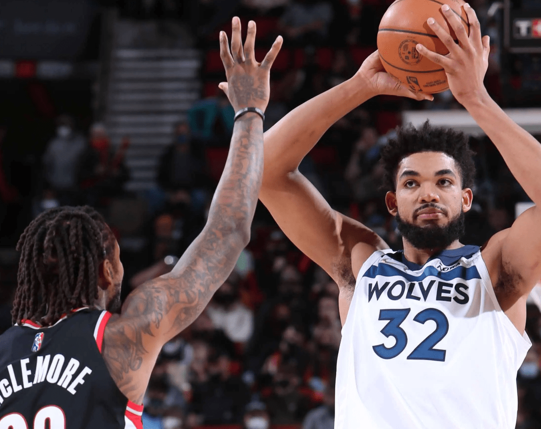 IM体育官方网-关于威廉姆斯绝杀阿斯顿马丁，拉塞尔点燃赛场的信息