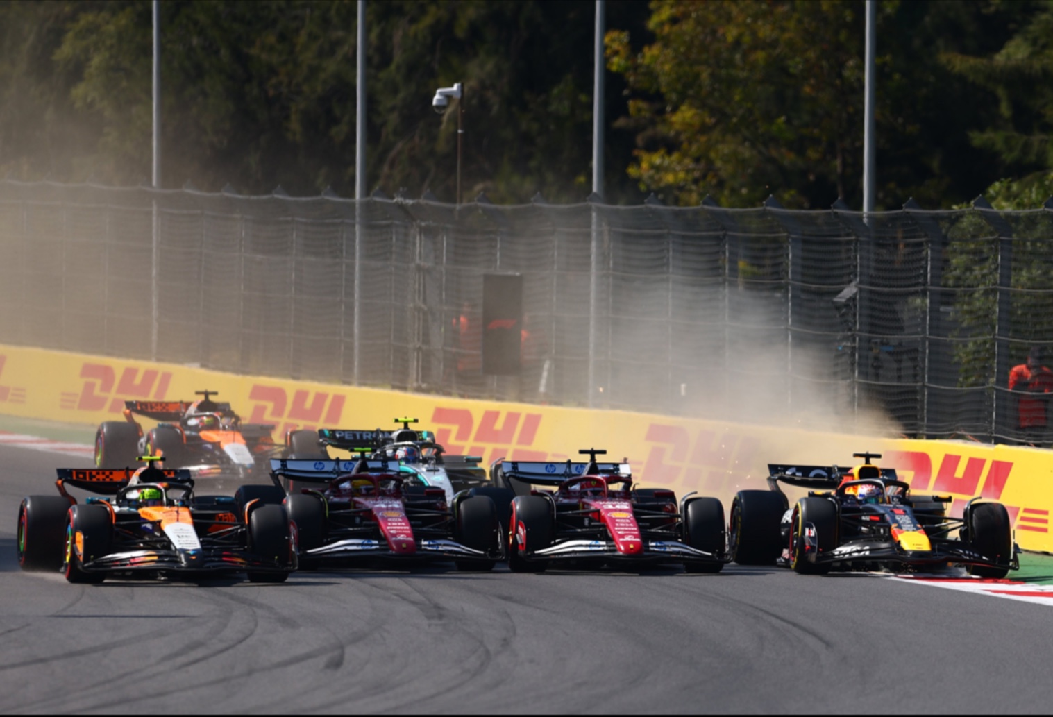 IM体育官方网站-包含索伯车队横扫雷诺车队，维斯塔潘扛起全队的词条